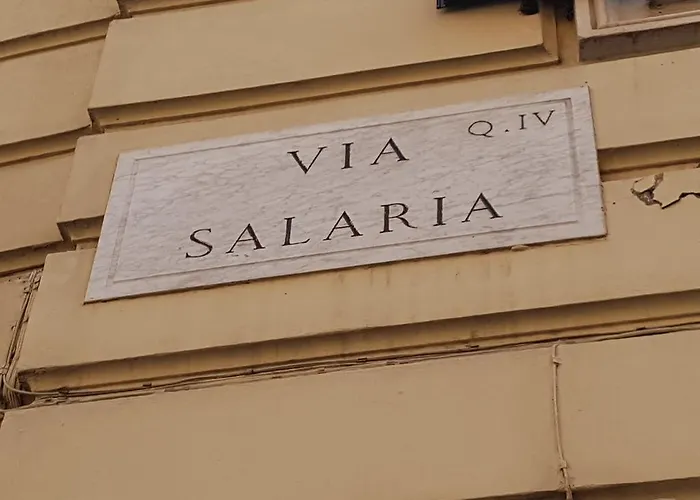 Casa de hóspedes Salaria Luxury Suites